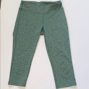 Spalding woman’s capris leggings Size M